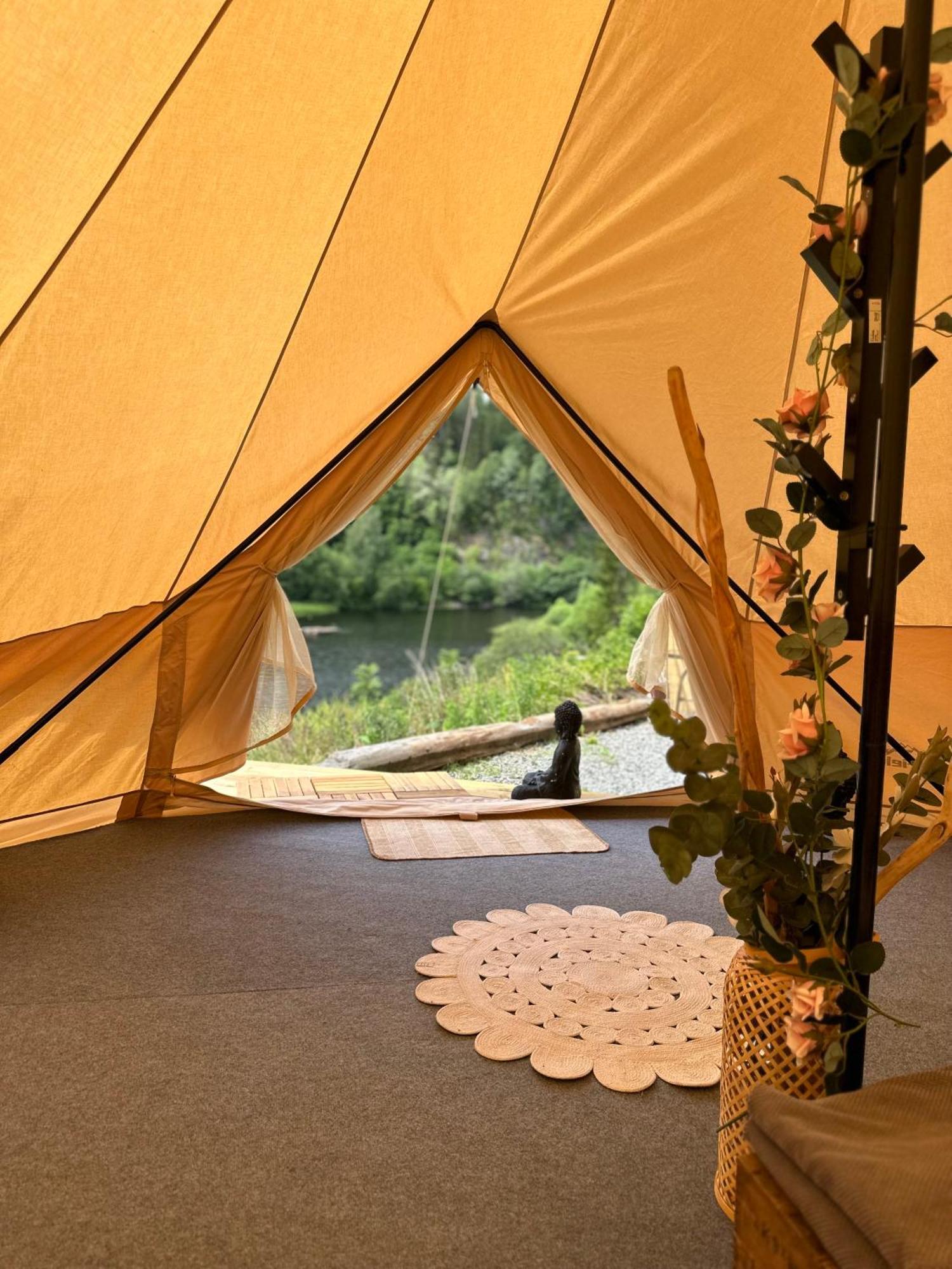 פורסגרון Glamping On Idyllic Lake, Paddle Boards & Rowboat מראה חיצוני תמונה